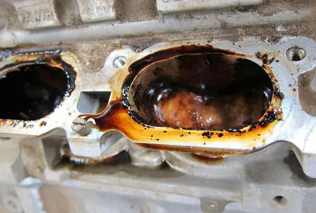 發(fā)動機(jī)燃燒室積碳清洗多久一次