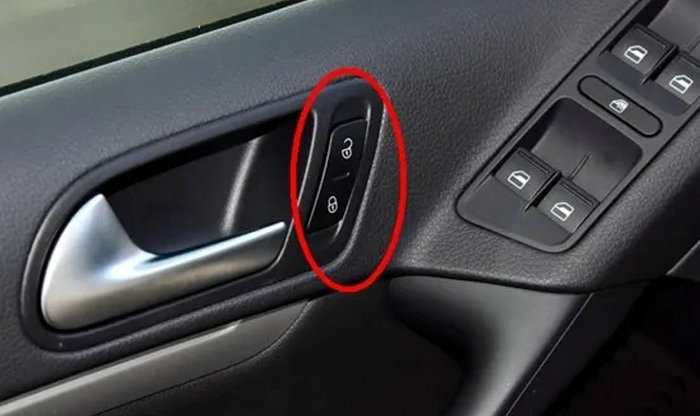 車(chē)門(mén)自動(dòng)落鎖怎么解除