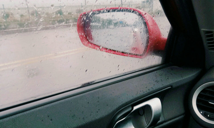 汽車側窗起霧怎么解決