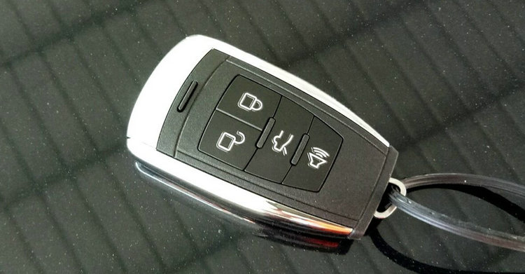 北汽威旺s50鑰匙怎么拆開(kāi)換電池