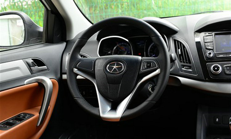 不握方向盤(pán)跑偏正常嗎