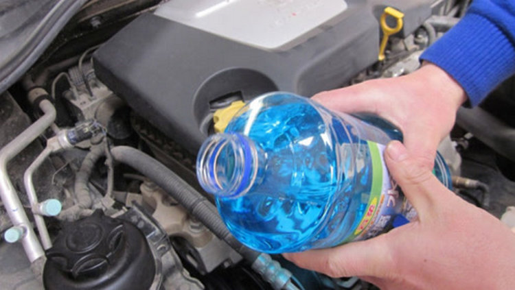 冬天玻璃水噴不出來是怎么回事