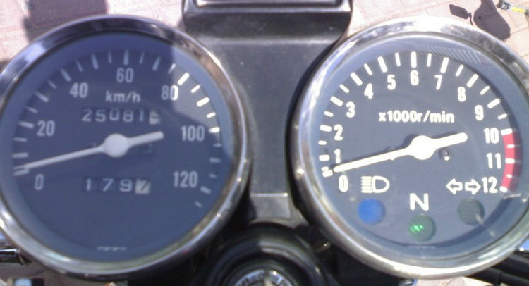 摩托車發(fā)動機(jī)轉(zhuǎn)速表不動怎么修