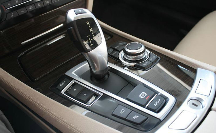 自動(dòng)擋起步與停車正確方法