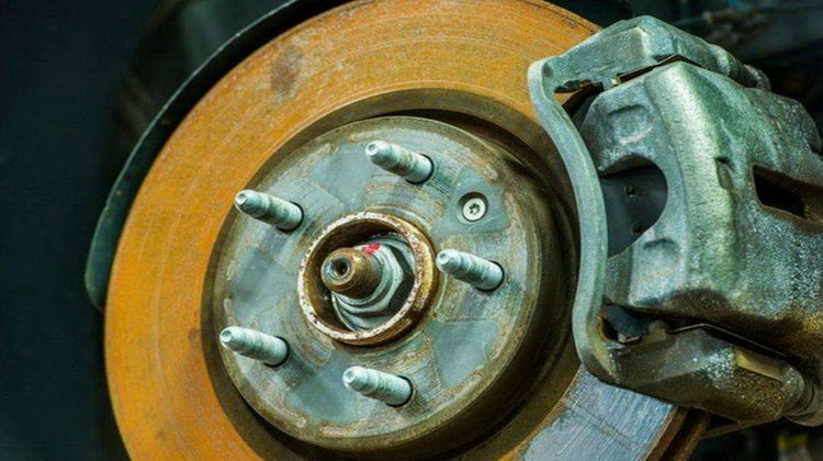 新車(chē)剎車(chē)片異響金屬摩擦聲正常嗎