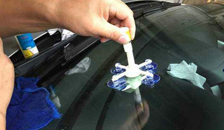 汽車前擋風玻璃有劃痕怎么修復(fù)