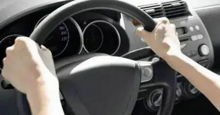 起步打方向盤有吱吱異響怎么回事