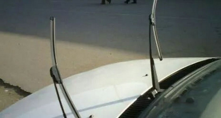 汽車(chē)雨刮器怎么豎起來(lái) 雨刮器怎么立起來(lái)