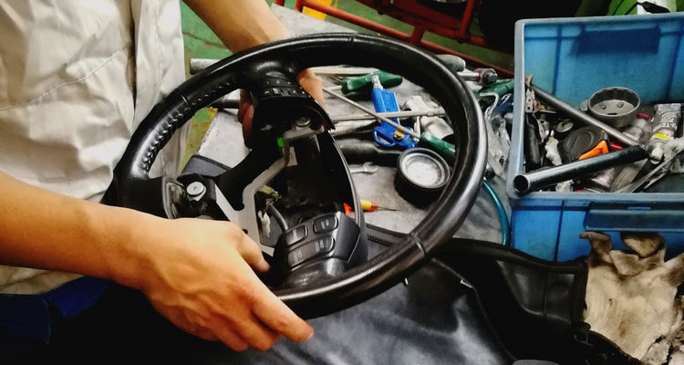 長(zhǎng)城哈弗h6方向盤怎么拆