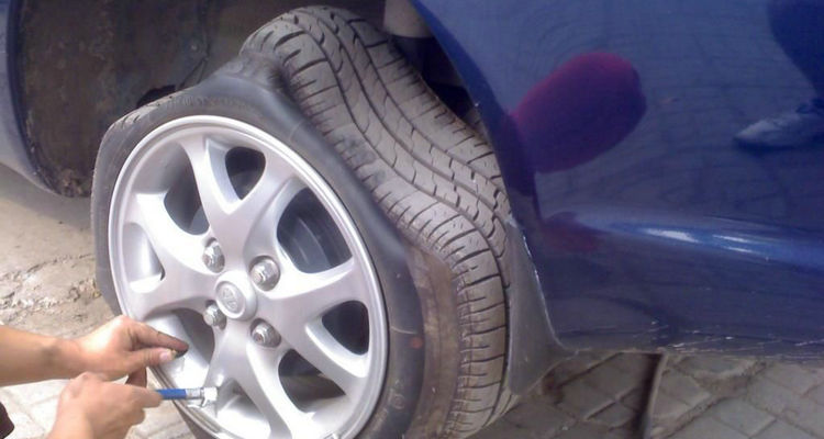 汽車輪胎充氮?dú)舛嗌馘X