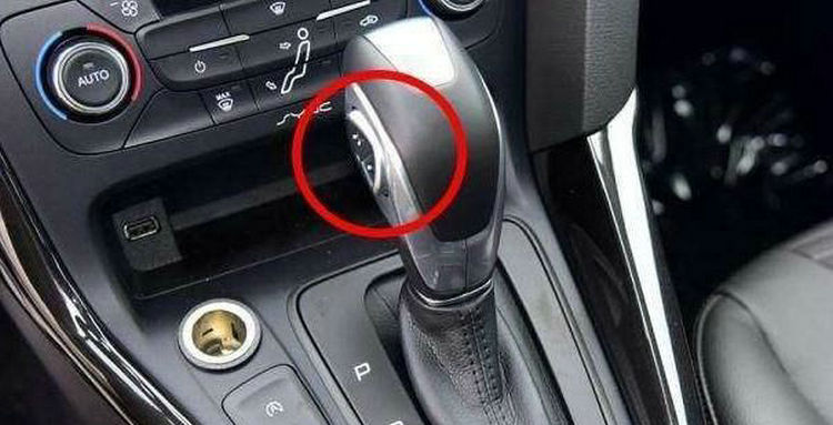 自動擋檔桿上面那個(gè)按鈕有什么用