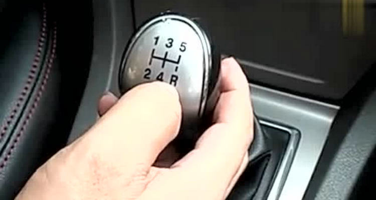 手動擋點(diǎn)火用不用踩離合 手動擋點(diǎn)火的正確方法