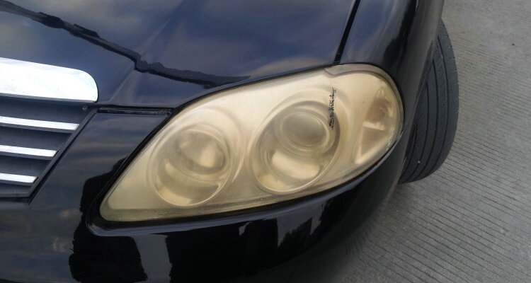 汽車(chē)大燈燈罩發(fā)黃怎么處理