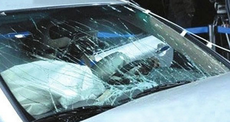 汽車前擋風(fēng)玻璃膜有劃痕怎么修復(fù)