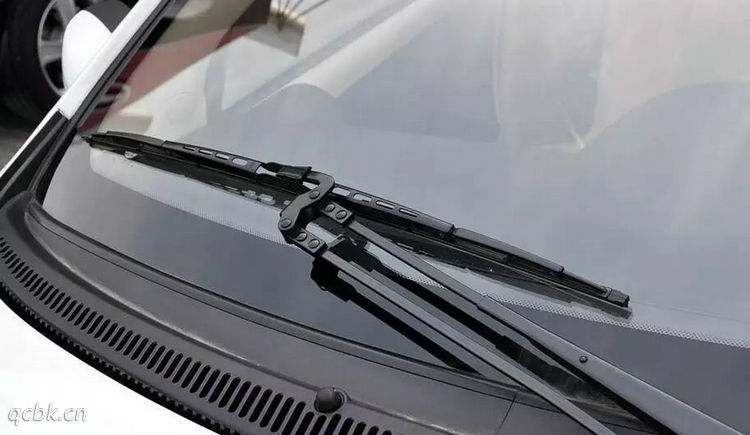 雨刮器使用時(shí)有什么注意事項(xiàng)