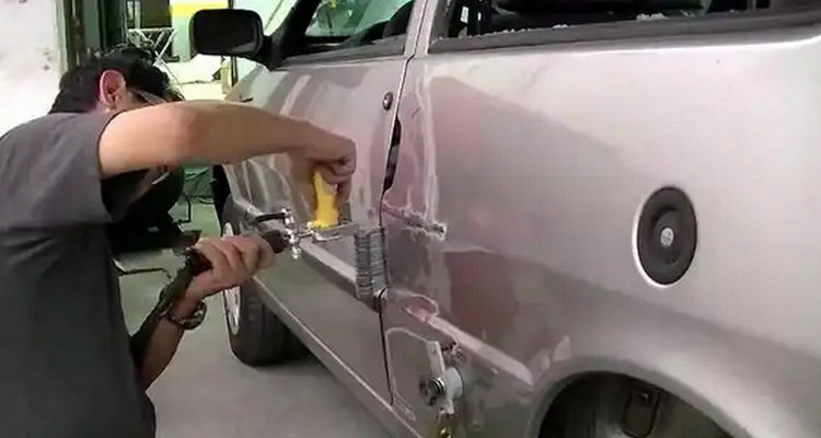 汽車膩?zhàn)娱_(kāi)裂用什么膠水粘