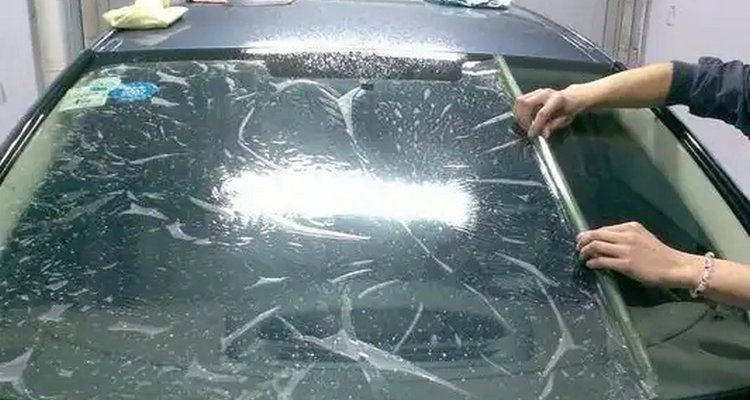 汽車(chē)貼膜的正確方法 汽車(chē)貼膜教程全過(guò)程