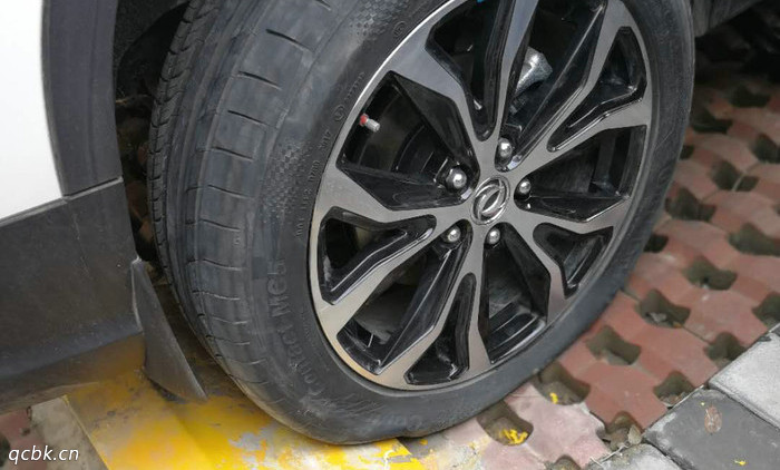 車(chē)輪胎沒(méi)氣了能開(kāi)多遠(yuǎn)