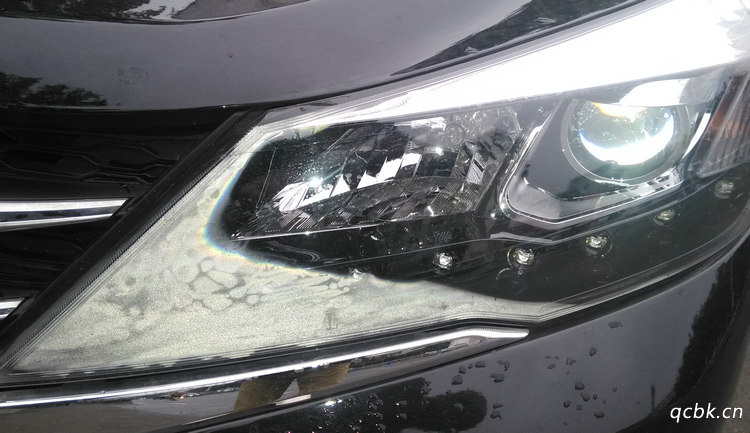 新車(chē)大燈有水霧正常嗎