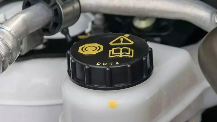 剎車(chē)油變黃了需要更換嗎