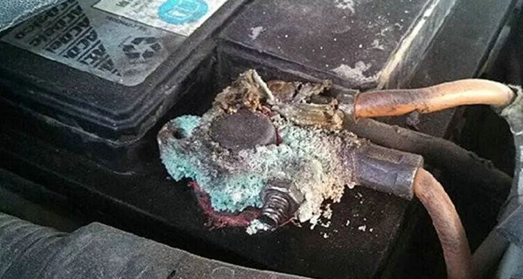 汽車電瓶白色粉末是正?，F(xiàn)象嗎