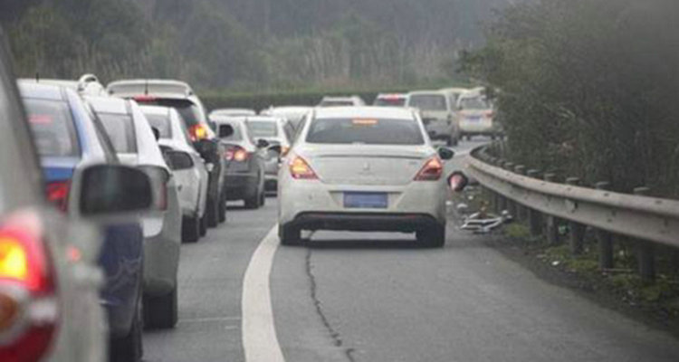 在高速公路上開車注意事項