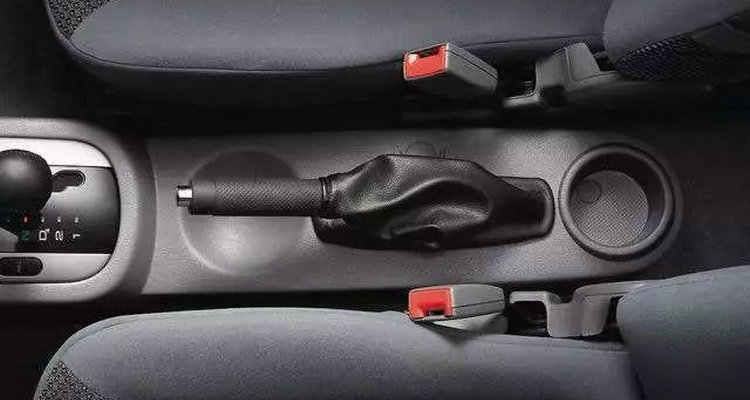 平地停車不拉手剎可以嗎