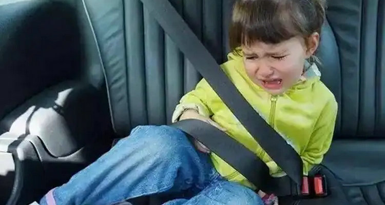 上高速兒童可以坐副駕嗎