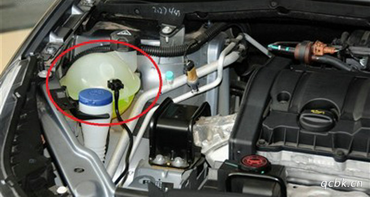 車里的玻璃水怎么排空