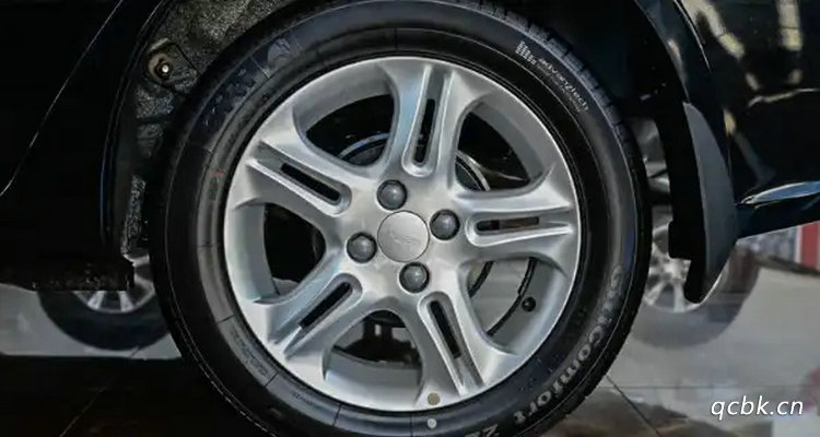 輪胎和輪轂之間漏氣怎么辦