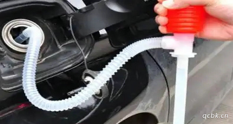 快速從轎車油箱抽油方法