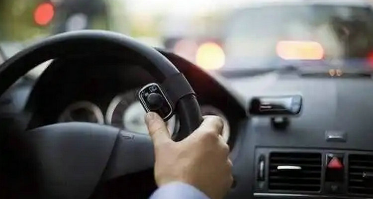 方向盤轉(zhuǎn)向時有異響是什么原因