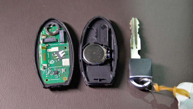 汽車(chē)鑰匙沒(méi)電了自己能換電池嗎