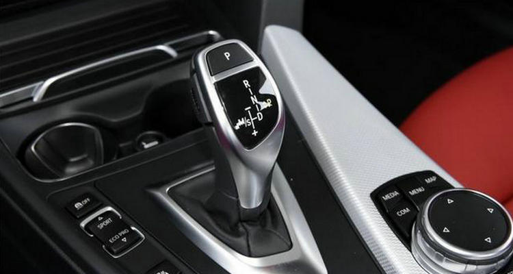 自動(dòng)擋踩剎車才能換擋嗎