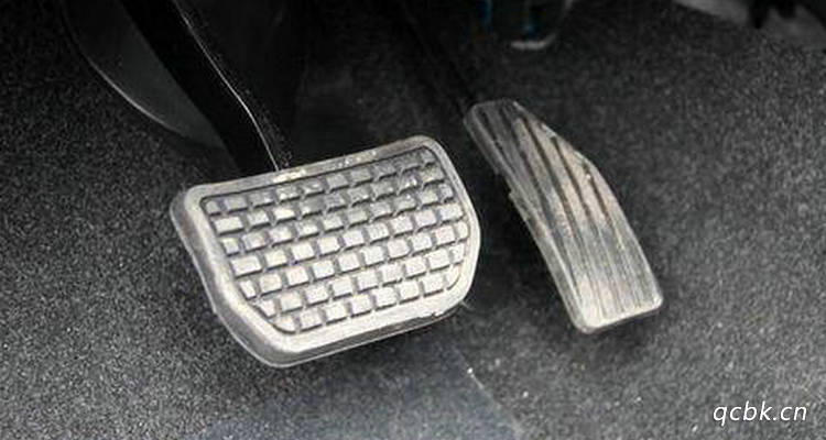 剎車(chē)踩下去很軟是什么原因