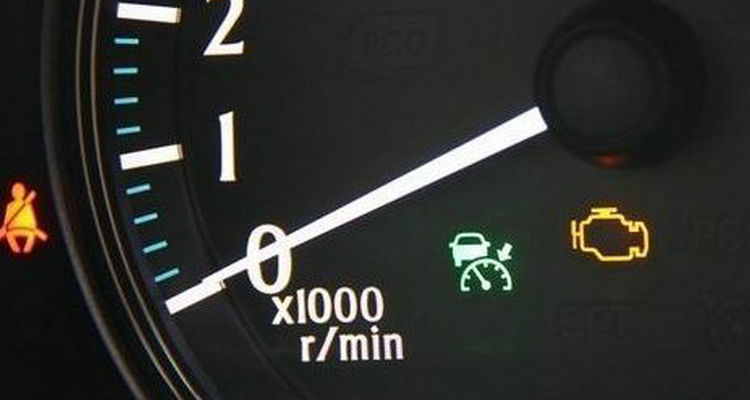 發(fā)動機(jī)黃燈一直亮是什么原因