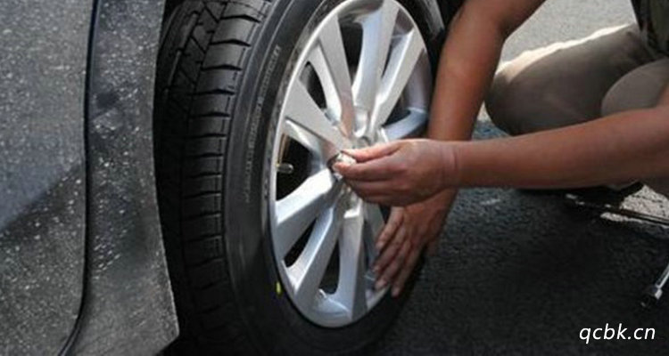 汽車輪胎螺絲擰不動怎么辦
