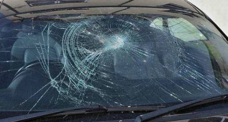 擋風(fēng)玻璃裂了可以開(kāi)高速嗎