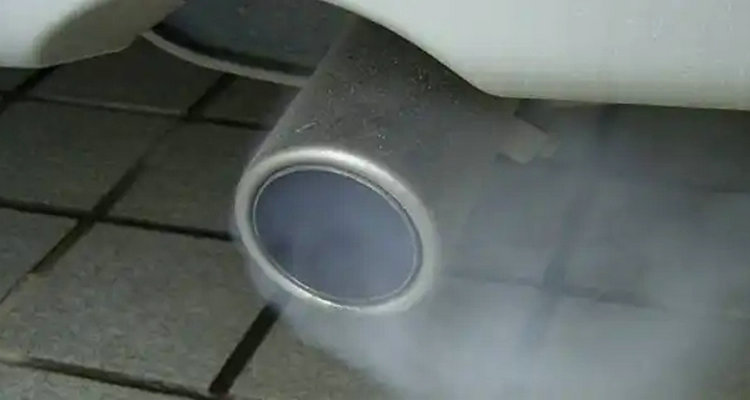 汽車排氣管冒煙是怎么回事