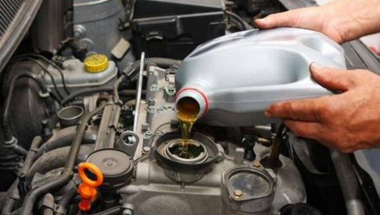 機(jī)油加多了半升對(duì)發(fā)動(dòng)機(jī)有什么影響