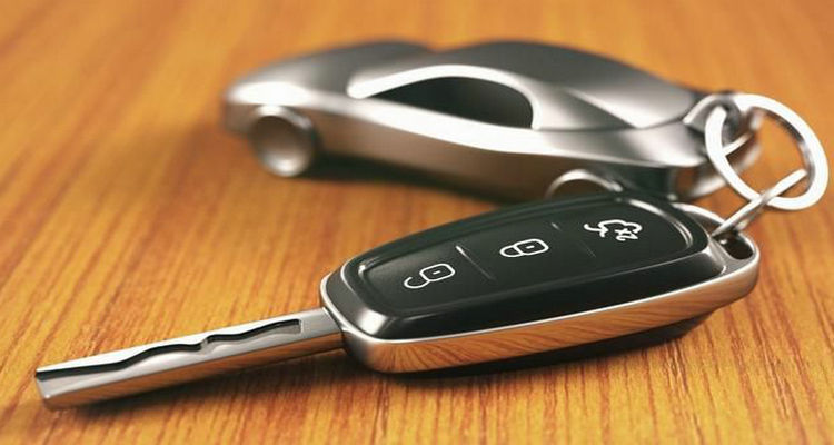 車鑰匙鎖在車?yán)锩嬖撛趺崔k