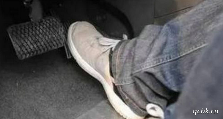 車子踩油門速度提不起來(lái)怎么回事