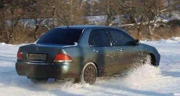 原地?zé)彳?0分鐘對(duì)車傷害大嗎