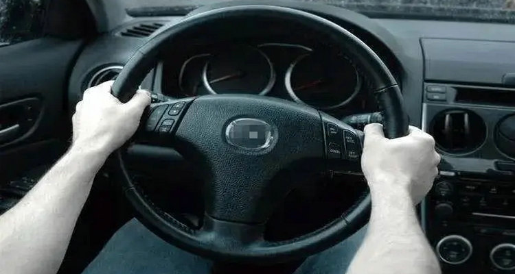 如何調(diào)節(jié)方向盤(pán)高度至最佳