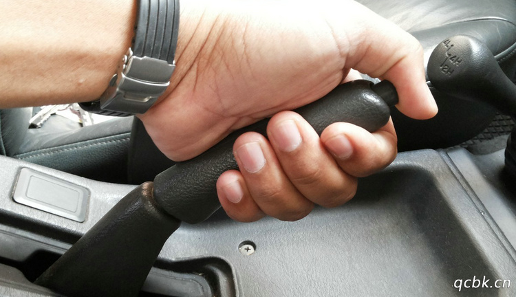 忘記松開手剎行車有什么影響