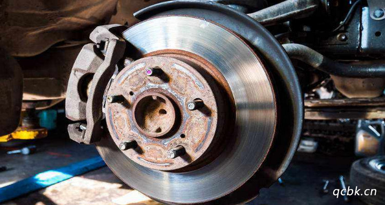 倒車時剎車吱吱響是什么原因