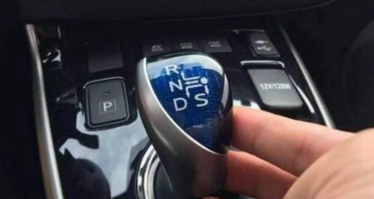 自動(dòng)擋車跑高速用D檔還是S檔