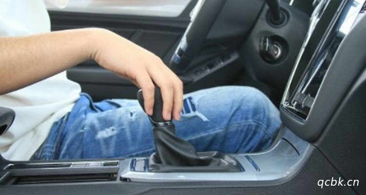 手動(dòng)擋怎么踩剎車不熄火