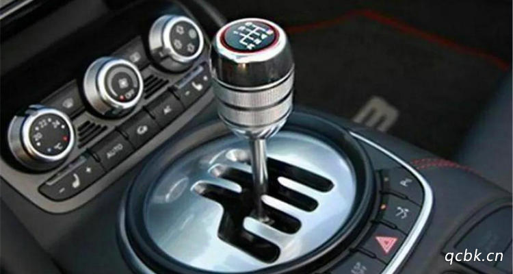 手動(dòng)擋車停車的正確方法