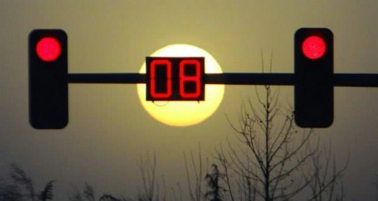 等紅燈時(shí)一直踩著剎車好不好